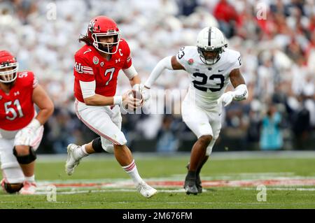 02 janvier 2023. Utah Utes Quarterback Cameron Rising (7) pendant le match de Rose Bowl de 2023 entre les Utah Utes et les Ohio State Buckees au stade Rose Bowl à Pasadena, Californie. John Green/CSM Banque D'Images