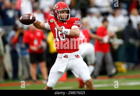 02 janvier 2023. Quart de back Utah Utes Bryson Barnes (16) avant-match pendant le match du Rose Bowl 2023 entre les Utah Utes et les Ohio State Buckees au stade Rose Bowl de Pasadena, Californie. John Green/CSM Banque D'Images