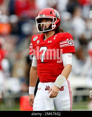 02 janvier 2023. Utah Utes Quarterback Cameron Rising (7) pendant le match de Rose Bowl de 2023 entre les Utah Utes et les Ohio State Buckees au stade Rose Bowl à Pasadena, Californie. John Green/CSM Banque D'Images