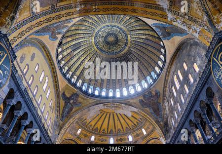 Intérieur de la mosquée Sainte-Sophie et de l'église byzantine historique d'Istanbul Turquie le 10 septembre 2022 Banque D'Images