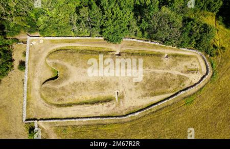 Belas Knap 5000 ans Néolithique chambered long barrow près de Winchcombe, Royaume-Uni. Type Cotswold Severn Cairn. Affichage des entrées et de la piste de la chambre de sépulture Banque D'Images