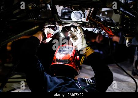 Ambiance, bivouac, mécanicien, mécanicien pendant la phase 2 du Dakar 2023 entre le Camp de mer et Al-'Ula, sur 2 janvier 2023 à Al-'Ula, Arabie Saoudite - photo Julien Delfosse / DPPI Banque D'Images