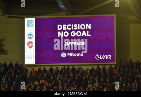 VAR pas de décision de but lors du match de Premier League entre Brighton & Hove Albion et Arsenal à l'American Express Community Stadium , Brighton , Royaume-Uni - 31 décembre 2022 photo Simon Dack / Telephoto Images. Usage éditorial uniquement. Pas de merchandising. Pour les images de football des restrictions FA et Premier League s'appliquent inc. Aucune utilisation Internet/mobile sans licence FAPL - pour plus de détails contacter football Dataco Banque D'Images