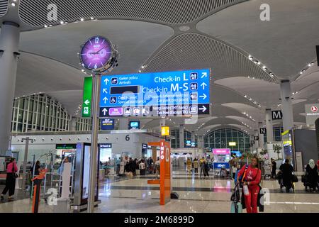 Aéroport international d'Istanbul terminal de départs à Istanbul, Turquie, le 14 septembre 2022 Banque D'Images