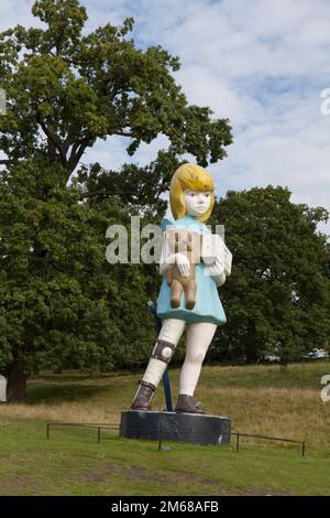 Une sculpture de Damien Hirst appelée Charity, au Yorkshire Sculpture Park Banque D'Images