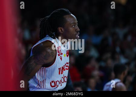 Jaron Johnson #92 de Pallacanestro Varese OpenJobMetis regarde pendant LBA Lega basket Un jeu de saison régulière 2022/23 entre Pallacanestro Varese OpenJobMetis et Bertram Yachts Derthona basket Tortona à Enerxenia Arena, Varese, Italie sur 02 janvier 2023 Banque D'Images