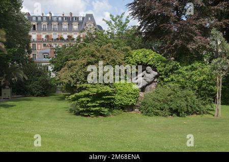 L'effort est une sculpture de Pierre Roche, située dans le jardin du Luxembourgeois à Paris Banque D'Images