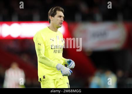 EINDHOVEN - gardien de but Ciprian Tatarusanu de l'AC Milan pendant le match amical entre le PSV et l'AC Milan au stade Phillips sur 30 décembre 2022 à Eindhoven, pays-Bas. AP | hauteur hollandaise | Bart Stoutjesdijk Banque D'Images