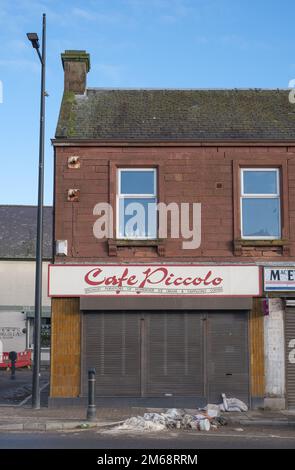 Le nettoyage des Whitesands, Dumfries, Écosse, après d'énormes inondations a provoqué le chaos et affecté les entreprises le 31 décembre 2022. Banque D'Images