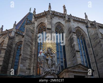 Vue sur la rue Cathédrale de Stephen l'église mère de l'archidiocèse catholique de Vienne . Banque D'Images