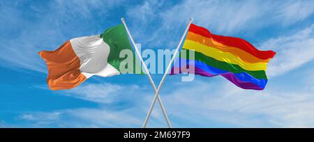 Deux drapeaux croisés LGBT Pride et l'Irlande agitant dans le vent à ciel nuageux. Concept de relation, de dialogue, de voyage entre deux pays. 3d illustrat Banque D'Images