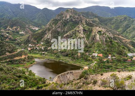 Der Stausee Embalse de la Encantadora BEI Vallehermoso, la Gomera, Kanarische Inseln, Espagnol | Lac artificiel Embalse de la Encantadora près de Valle Banque D'Images