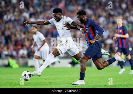 BARCELONE - OCT 26 : Alphonso Davies en action pendant le match de la Ligue des Champions entre le FC Barcelone et le FC Bayern Munchen au camp Spotify Nou Sta Banque D'Images