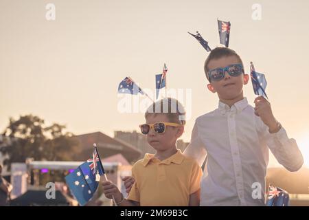 Deux enfants australiens célèbrent l'Australia Day à Adélaïde Banque D'Images