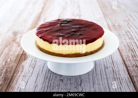 Cheesecake sucré sur une table en bois Banque D'Images