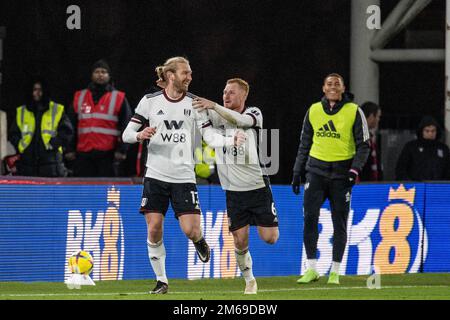 LONDRES, ANGLETERRE - 26 DÉCEMBRE : Tim Ram du FC Fulham fête avec Harrison Reed après avoir marqué le but lors du match de la Premier League entre Crystal Banque D'Images