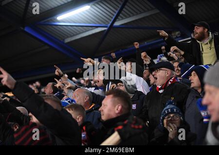 Les fans d'Ipswich Town applaudissent de leur côté - Portsmouth v Ipswich Town, Sky Bet League One, Fratton Park, Portsmouth, Royaume-Uni - 29th décembre 2022 usage éditorial exclusif - restrictions DataCo applicables Banque D'Images