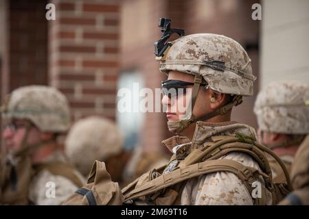 Le contrôleur d'attaque de terminal conjoint et les Marines d'infanterie affectés au bataillon 1st, 7th Marine Regiment, 1st Marine Division formés pendant l'exercice Garnet Rattler au premier Orchard combat Training Centre de l'Idaho et dans les champs de Saylor Creek, du 11 au 29 avril 2022. L'exercice est une mission conjointe entre les Marines des États-Unis, les soldats de la Garde nationale de l'armée de l'Idaho, les 124th gardes-fighter Wing et les 366th aviateurs de la base aérienne de Mountain Home pour former et qualifier les JTAC de la Marine à être plus efficaces et létaux dans un environnement d'entraînement réaliste. Les gammes de l'Idaho prennent en charge cet environnement réaliste. O Banque D'Images