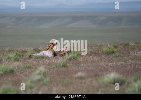 Le contrôleur d'attaque de terminal conjoint et les Marines d'infanterie affectés au bataillon 1st, 7th Marine Regiment, 1st Marine Division formés pendant l'exercice Garnet Rattler au premier Orchard combat Training Centre de l'Idaho et dans les champs de Saylor Creek, du 11 au 29 avril 2022. L'exercice est une mission conjointe entre les Marines des États-Unis, les soldats de la Garde nationale de l'armée de l'Idaho, les 124th gardes-fighter Wing et les 366th aviateurs de la base aérienne de Mountain Home pour former et qualifier les JTAC de la Marine à être plus efficaces et létaux dans un environnement d'entraînement réaliste. Les gammes de l'Idaho prennent en charge cet environnement réaliste. O Banque D'Images