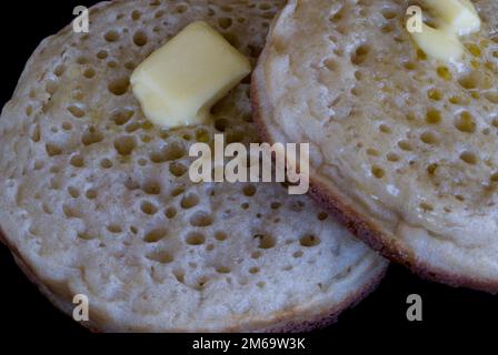 Les crumpets beurrés Banque D'Images