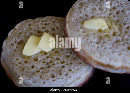 Les crumpets beurrés Banque D'Images