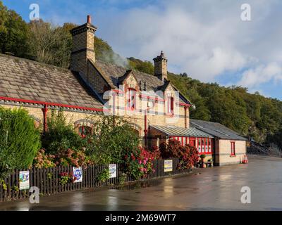 Gare d'Haverthwaite sur la ligne Lakeside & Haverthwaite Railway, Cumbria, Angleterre Banque D'Images