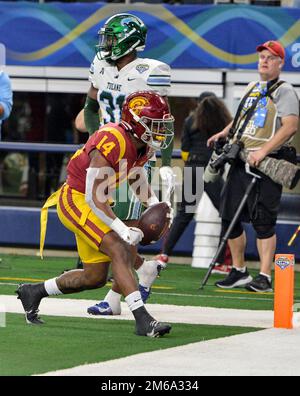 Arlington, Texas, États-Unis. 2nd janvier 2023. Les chevaux de Troie USC exécutant les scores RALLEEK BROWN (14). (Image de crédit : © Gregory Dodds/ZUMA Press Wire) Banque D'Images