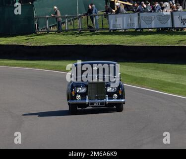 A Rolls Royce Silver Shadow Registration 1967 AX1 au Goodwood Revival 2022 Banque D'Images