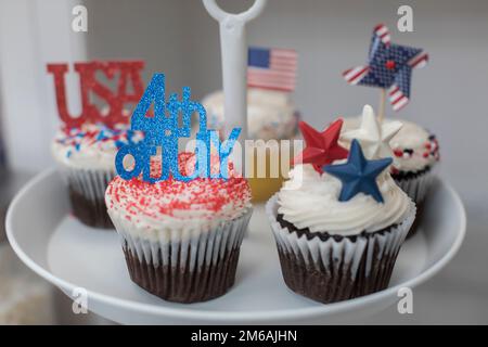 Gros plan sur les petits gâteaux à thème du 4 juillet Banque D'Images