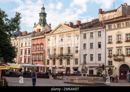 Lviv, Ukraine. 31 août. 2014. Place Rynok près de l'Hôtel de ville dans le centre de Lviv. Vieille ville, partie historique avec fontaines et monuments Banque D'Images