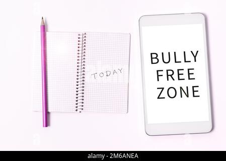 Affiche textuelle indiquant Bully Free zone. Mot pour être respectueux à d'autres brimades n'est pas autorisé ici Banque D'Images