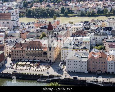 Vue de la Veste Oberhaus de la vieille ville entre l'auberge et le Danube, Passau, Basse-Bavière, Bavière, Allemagne Banque D'Images