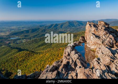 Un jour d'octobre sur Little Stony Man Mountain, Parc national de Shenandoah Virginia USA, Virginie Banque D'Images