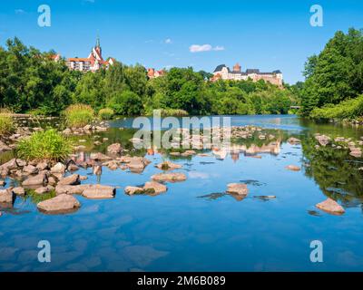 Château de Mildenstein et la ville de Leisnig au-dessus de la rivière Freiberger Mulde, Leisnig, Saxe, Allemagne Banque D'Images