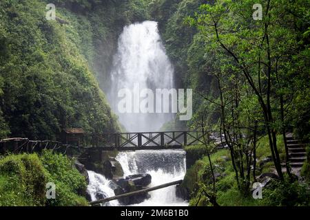 Cascade de Peguche près d'Otavalo, Equateur Banque D'Images