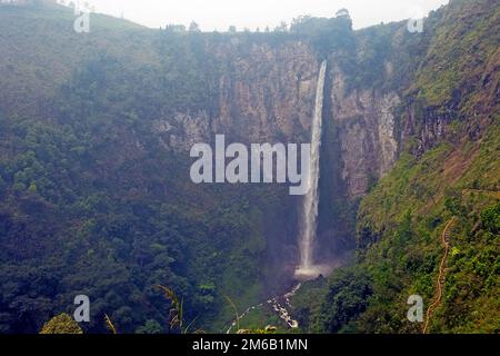 Cascade de Sipiso Piso à Berastragi - Lac de Toba, Indonésie Banque D'Images