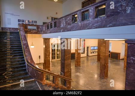 Escalier, foyer, Bâtiment principal, Université Humboldt, Unter den Linden, Mitte, Berlin, Allemagne Banque D'Images