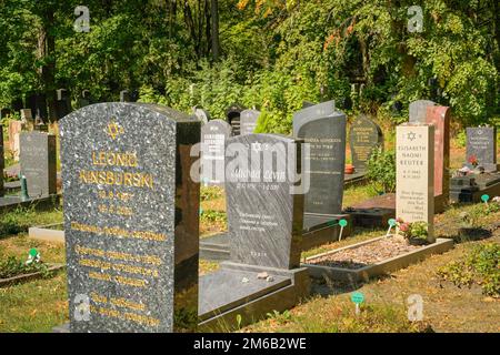 Nouvelles tombes, pierres tombales, cimetière juif, Herbert-Baum-Strasse, Weissensee, Pankow, Berlin, Allemagne Banque D'Images