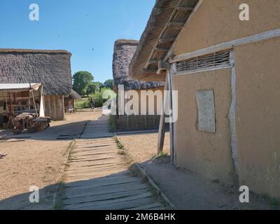 Reconstruction scientifique du village viking de Haithabu, site du patrimoine mondial de l'UNESCO, Haithabu, Busdorf près du Schleswig, Schleswig-Holstein, Allemagne Banque D'Images