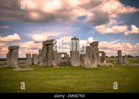 Stonehenge - 02 juin 2022 : ruines antiques du site druide de Stonehenge sur la plaine de Salisbury, en Angleterre. Banque D'Images
