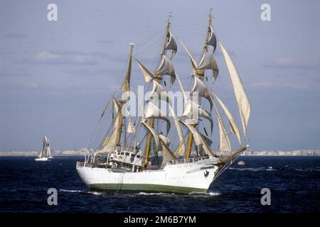 Haut navire de la Marine colombienne Gloria, départ de la course de Cadix, 1992 Banque D'Images