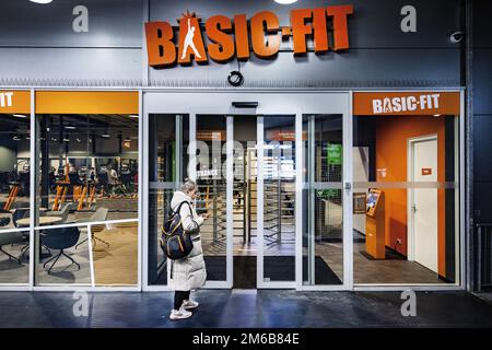 AMSTERDAM - Une branche du club de fitness Basic-Fit. ANP RAMON VAN FLYMEN pays-bas sortie - belgique sortie Banque D'Images