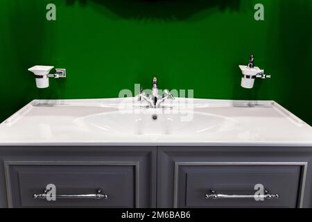 Une salle de bains moderne - Vue détaillée de baignoire lavabo Banque D'Images