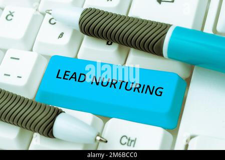 Écriture Manuscrite Saisie De Texte. Méthode photographique conceptuelle pour établir une relation avec les clients potentiels Banque D'Images