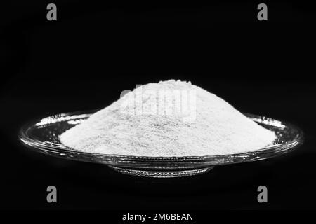 la séricite mica est une poudre blanche fine grisâtre, un silicate d'alumine de potassium hydraté. Composante de l'industrie alimentaire. Banque D'Images