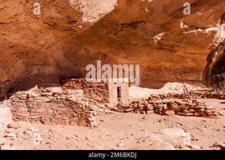 Kiva parfait. Remballage à Grand Gulch et observation des habitations Anasazi et de l'art rupestre Près de Blanding, Utah, États-Unis. Banque D'Images