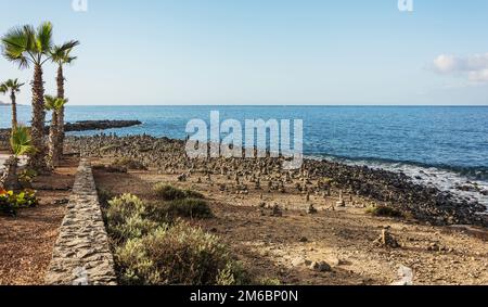 Cairn sur la rive de l'île de la Ténéfe dans la région de la Caleta Banque D'Images