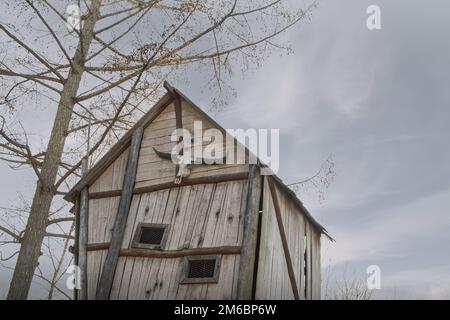 Imitation de la décoration d'une ancienne maison de chasse en bois Banque D'Images