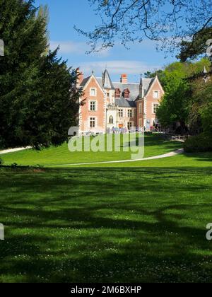 Pelouse verte au château historique du Clos de Luce où Léonard de Vinci vivait Amboise France Banque D'Images