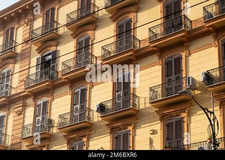 Bâtiment historique de Naples, Corso Umberto I Banque D'Images